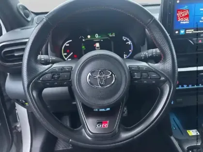 Photo 11 Toyota Yaris  Cross 116h GR Sport MY22 Sieges chauf GPS Camera HUD JBL