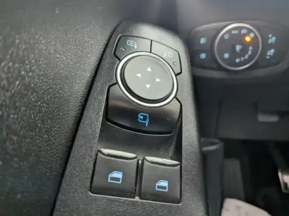 Photo 10 Ford Fiesta  1.0 EcoBoost 100ch Stop&Start ST-Line 5p