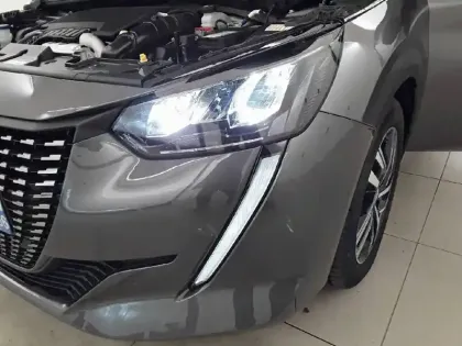 Photo 15 Peugeot 208  PureTech 100 S&S EAT8