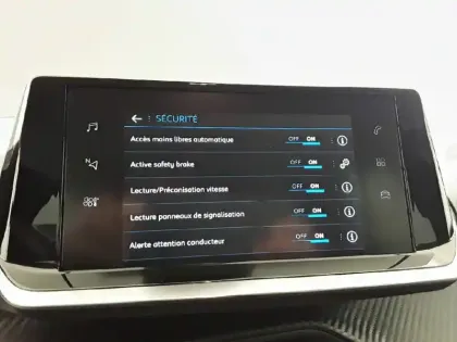 Photo 21 Peugeot 208  PureTech 100 S&S EAT8