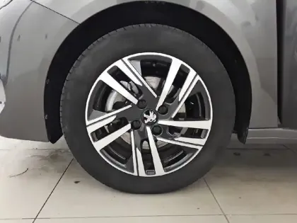 Photo 12 Peugeot 208  PureTech 100 S&S EAT8