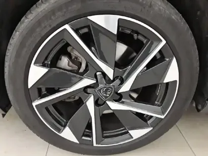 Photo 12 Peugeot 308  SW BlueHDi 130ch S&S EAT8