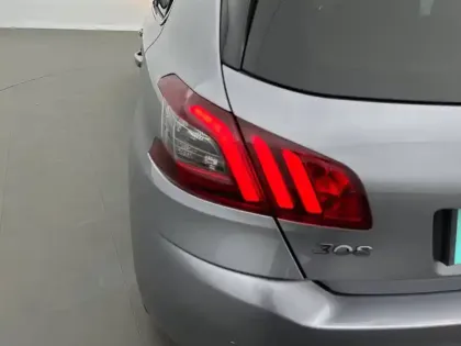 Photo 16 Peugeot 308  BlueHDi 130ch S&S EAT8