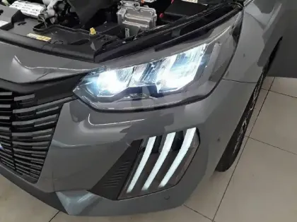 Photo 33 Peugeot 208  Hybrid 110 ch e-DCS6