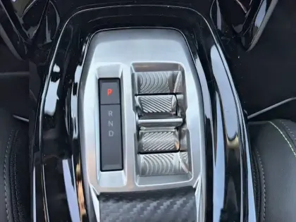 Photo 53 Peugeot 208  Hybrid 145 ch e-DCS6