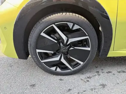 Photo 32 Peugeot 208  Hybrid 145 ch e-DCS6