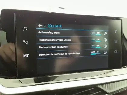 Photo 43 Peugeot 2008  PureTech 130 S&S EAT8