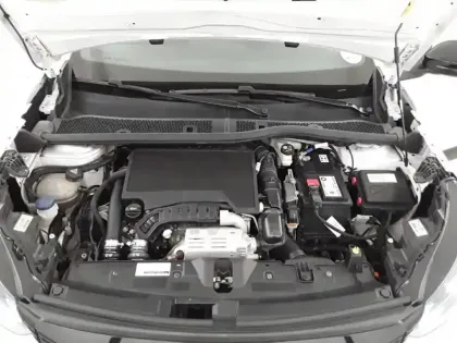 Photo 95 Peugeot 2008  PureTech 130 S&S EAT8