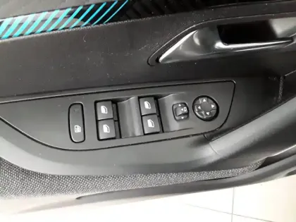 Photo 45 Peugeot 2008  PureTech 130 S&S EAT8