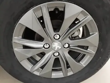 Photo 84 Peugeot 2008  PureTech 130 S&S EAT8