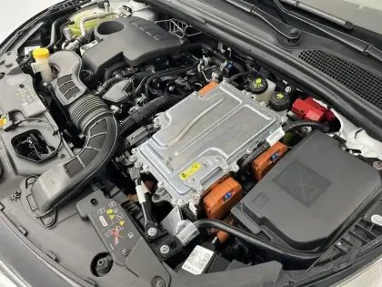 Photo 61 Renault Clio  E-Tech full hybrid 145