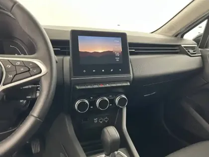 Photo 47 Renault Clio  E-Tech full hybrid 145