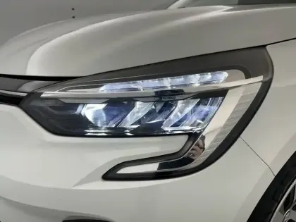 Photo 29 Renault Clio  E-Tech full hybrid 145