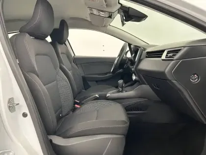 Photo 49 Renault Clio  E-Tech full hybrid 145