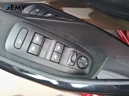 Photo 11 Peugeot 208  PureTech 82ch S&S BVM5 6.2 Evap