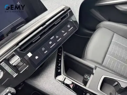 Photo 14 Peugeot 3008  Electrique 210 ch 73 kWh