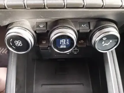 Photo 77 Renault Clio  E-Tech 140 - 21N