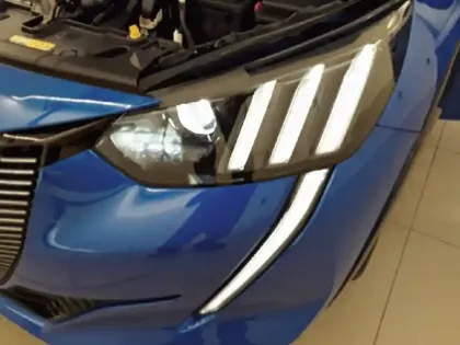 Photo 39 Peugeot 208  PureTech 100 S&S EAT8