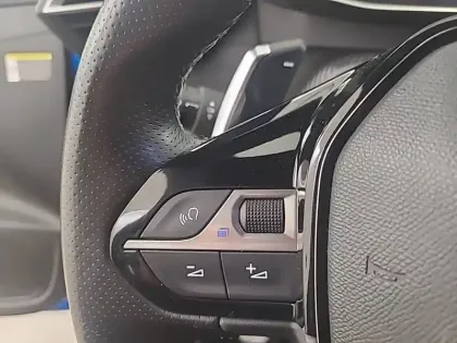 Photo 70 Peugeot 208  PureTech 100 S&S EAT8