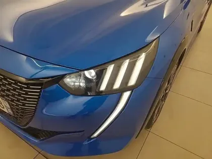 Photo 63 Peugeot 208  PureTech 100 S&S EAT8