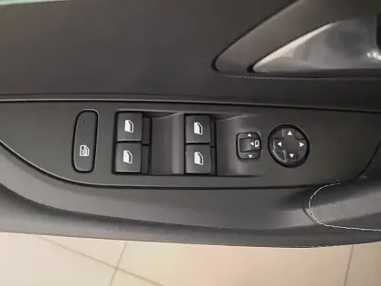 Photo 72 Peugeot 208  PureTech 100 S&S EAT8