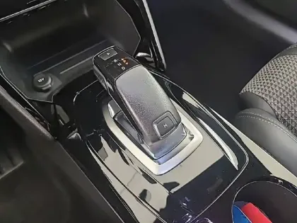 Photo 61 Peugeot 208  PureTech 100 S&S EAT8