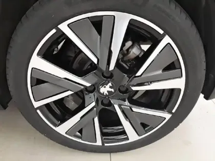 Photo 36 Peugeot 208  PureTech 100 S&S EAT8