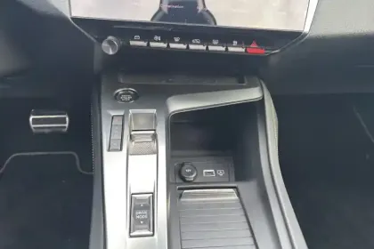 Photo 17 Peugeot 308  PureTech 130ch S&S EAT8