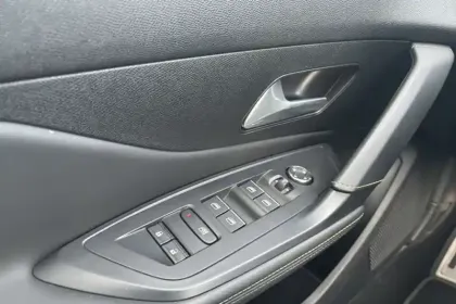 Photo 18 Peugeot 308  PureTech 130ch S&S EAT8