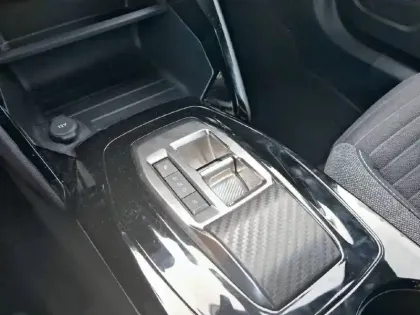 Photo 13 Peugeot 2008  Electrique 136 ch