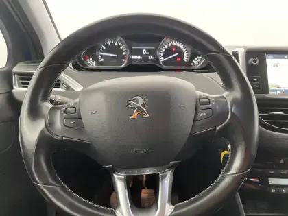 Photo 44 Peugeot 2008  PureTech 110ch S&S BVM6