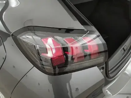 Photo 16 Peugeot 208  BlueHDi 100 S&S BVM6