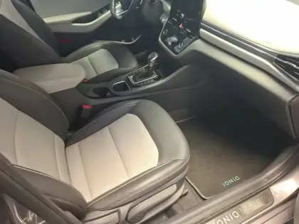 Photo 80 Hyundai Ioniq  Plug-in 141 ch