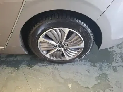 Photo 49 Hyundai Ioniq  Plug-in 141 ch