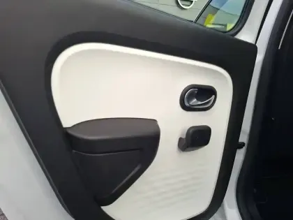 Photo 23 Renault Twingo  III 1.0 SCe 70 Stop & Start E6C