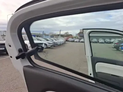 Photo 37 Renault Twingo  III 1.0 SCe 70 Stop & Start E6C