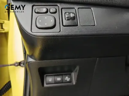 Photo 21 Toyota Yaris  Hybride 100h