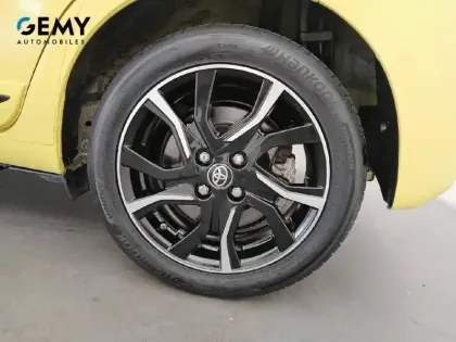 Photo 10 Toyota Yaris  Hybride 100h