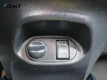 Photo 19 Toyota Yaris  Hybride 100h