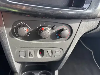 Photo 33 Dacia Sandero  SCe 75