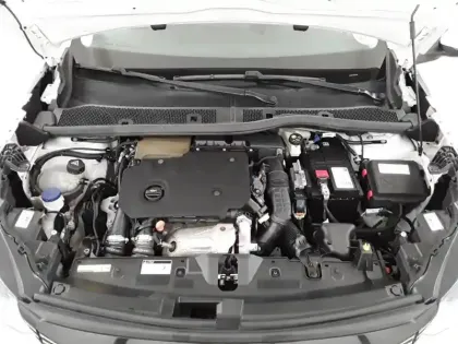 Photo 62 Peugeot 2008  BlueHDi 130 S&S EAT8