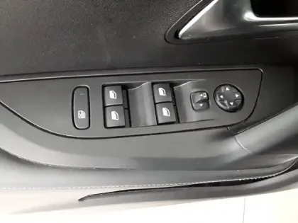 Photo 60 Peugeot 2008  BlueHDi 130 S&S EAT8