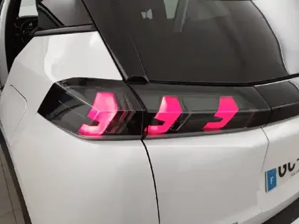 Photo 16 Peugeot 2008  BlueHDi 130 S&S EAT8