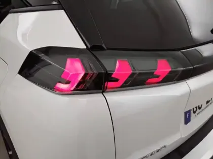 Photo 16 Peugeot 2008  BlueHDi 130 S&S EAT8