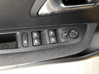 Photo 21 Peugeot 208  Electrique 50 kWh 136ch