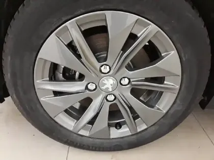 Photo 12 Peugeot 208  Electrique 50 kWh 136ch