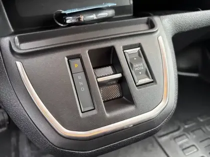 Photo 13 Peugeot Expert  CA FIXE M BLUEHDI 180 S&S EAT8