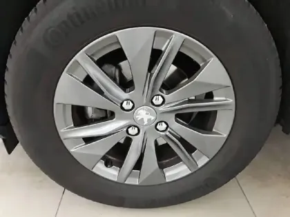 Photo 56 Peugeot 2008  PureTech 130 S&S EAT8