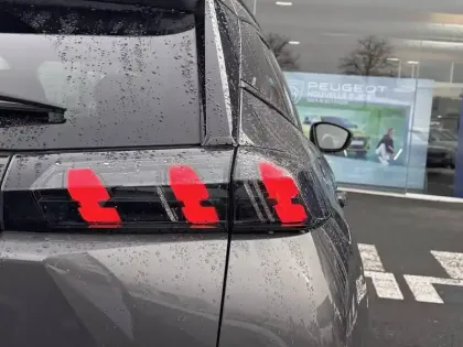 Photo 16 Peugeot 2008  PureTech 130 S&S EAT8