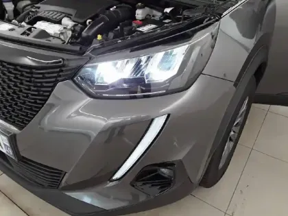 Photo 59 Peugeot 2008  PureTech 130 S&S EAT8